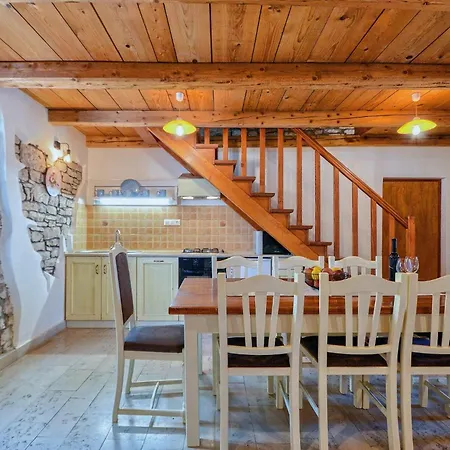 Rosana In Muntic - Haus Fuer 4-5 Personen