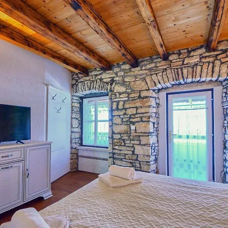 Villa Rosana In Muntic - Haus Fuer 4-5 Personen