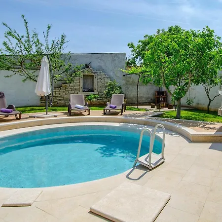 Rosana In Muntic - Haus Fuer 4-5 Personen * Pula