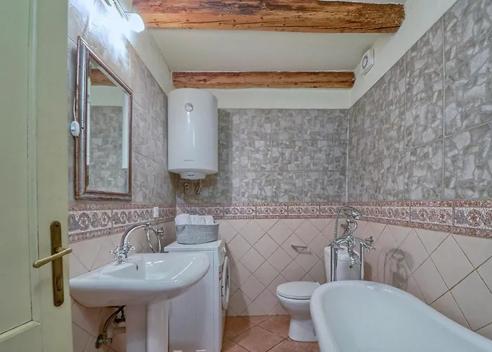 Villa Rosana In Muntić - Haus Für 4-5 Personen Pula