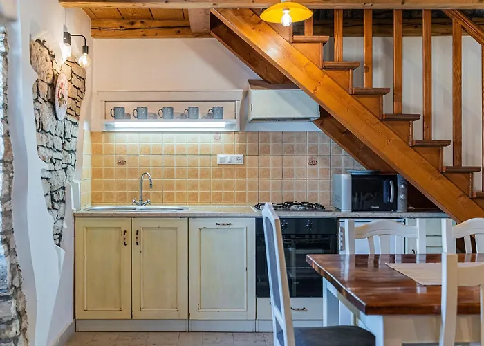 Villa Rosana In Muntić - Haus Für 4-5 Personen Pula