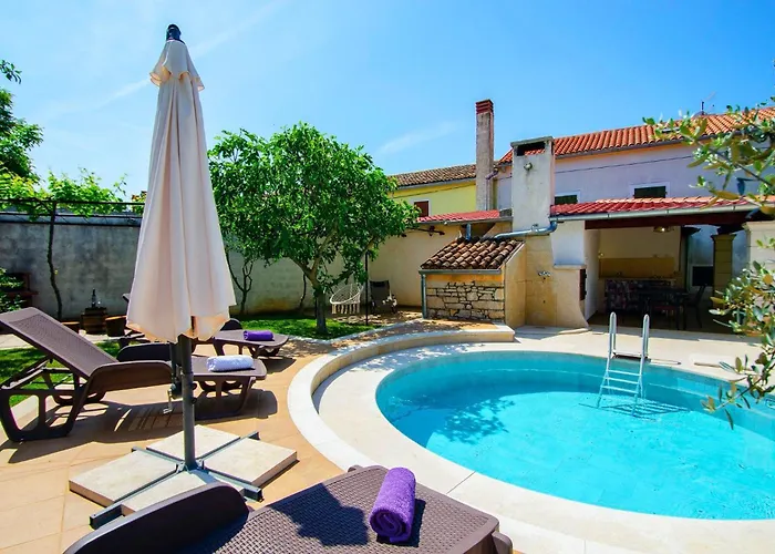Villa Rosana In Muntić - Haus Für 4-5 Personen Pula