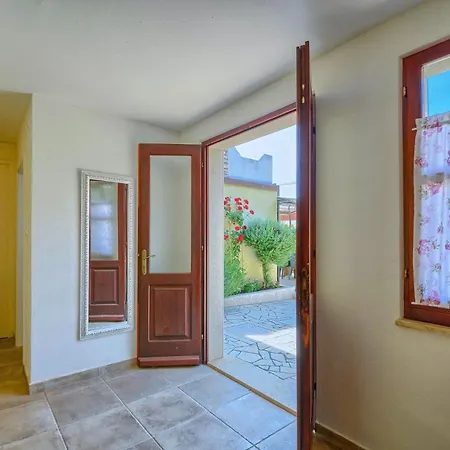 Βίλα Rosana In Muntic - Haus Fuer 4-5 Personen *