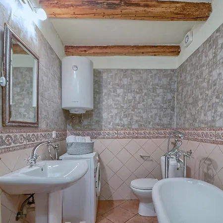 Villa Rosana In Muntić - Haus Für 4-5 Personen Pula