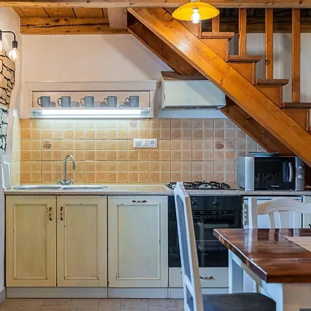 Villa Rosana In Muntić - Haus Für 4-5 Personen Pula