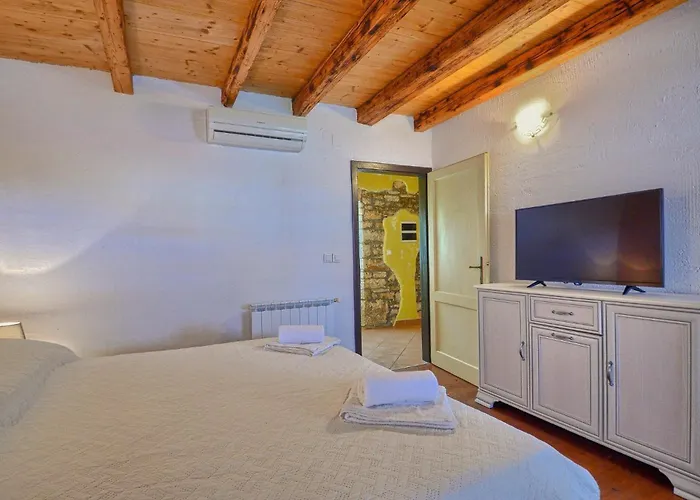 Rosana In Muntic - Haus Fuer 4-5 Personen Villa Pula