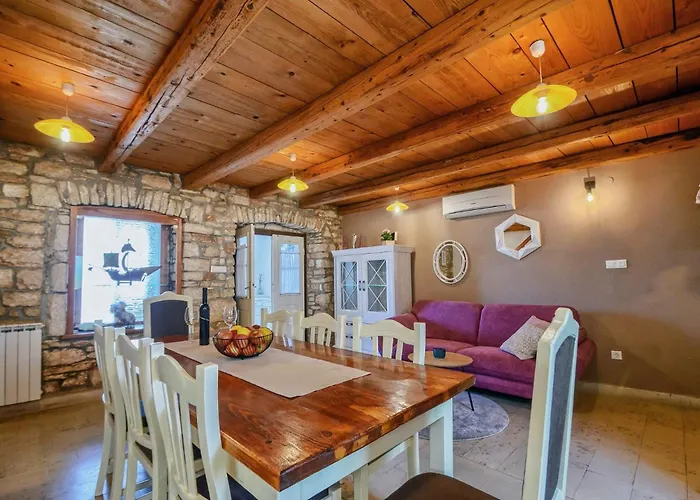 Rosana In Muntic - Haus Fuer 4-5 Personen