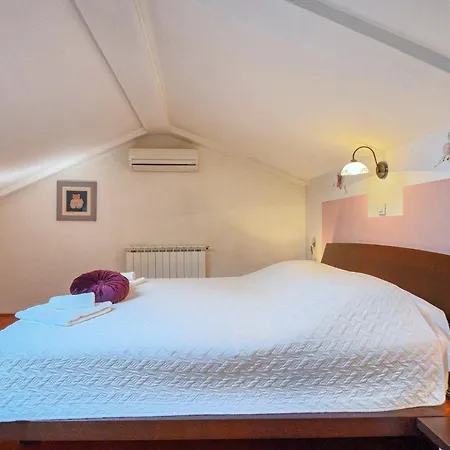 Rosana In Muntic - Haus Fuer 4-5 Personen