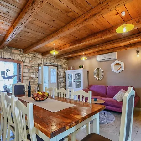 Rosana In Muntic - Haus Fuer 4-5 Personen