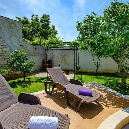 Villa Rosana In Muntic - Haus Fuer 4-5 Personen *